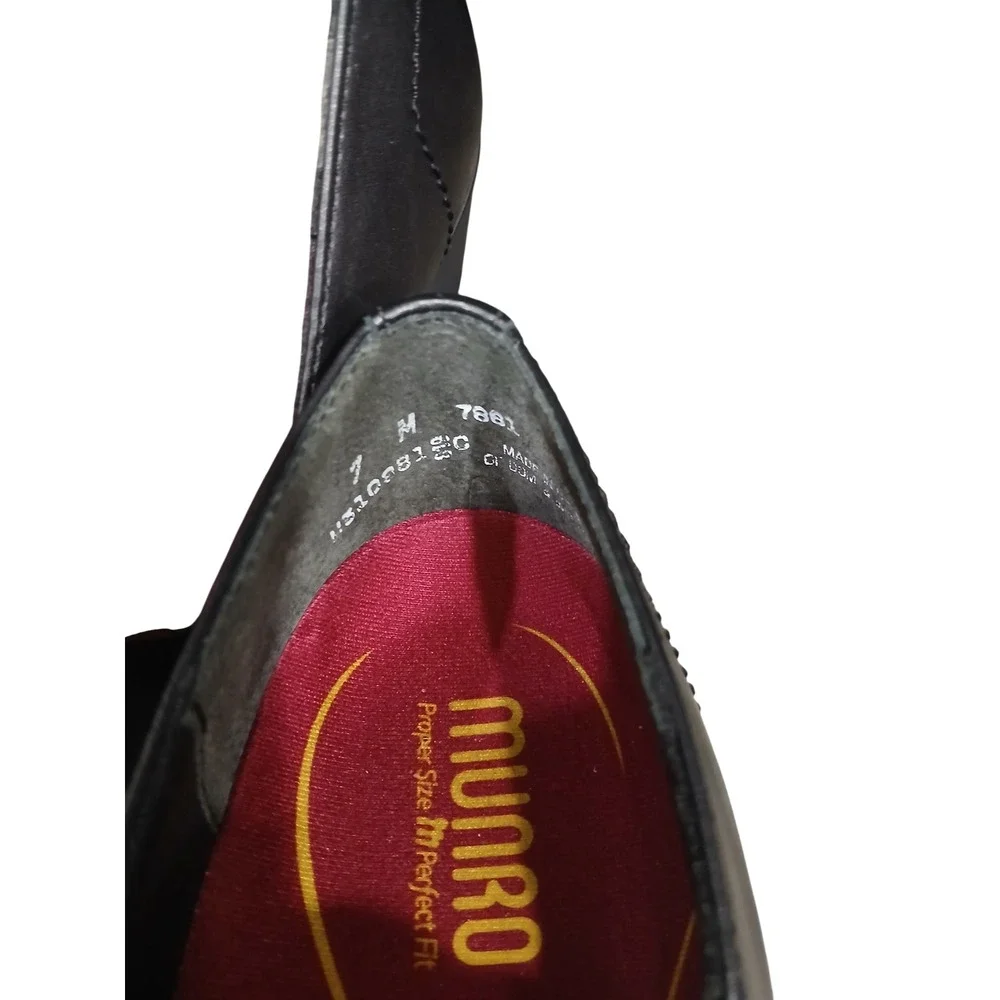 Munro American 7M Black Leather Slip On Block Heel Loafers Shoes Womens
